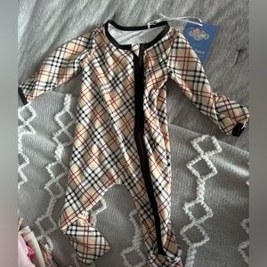 New with tags bamboo sleeper in a knock off pattern 3-6 months